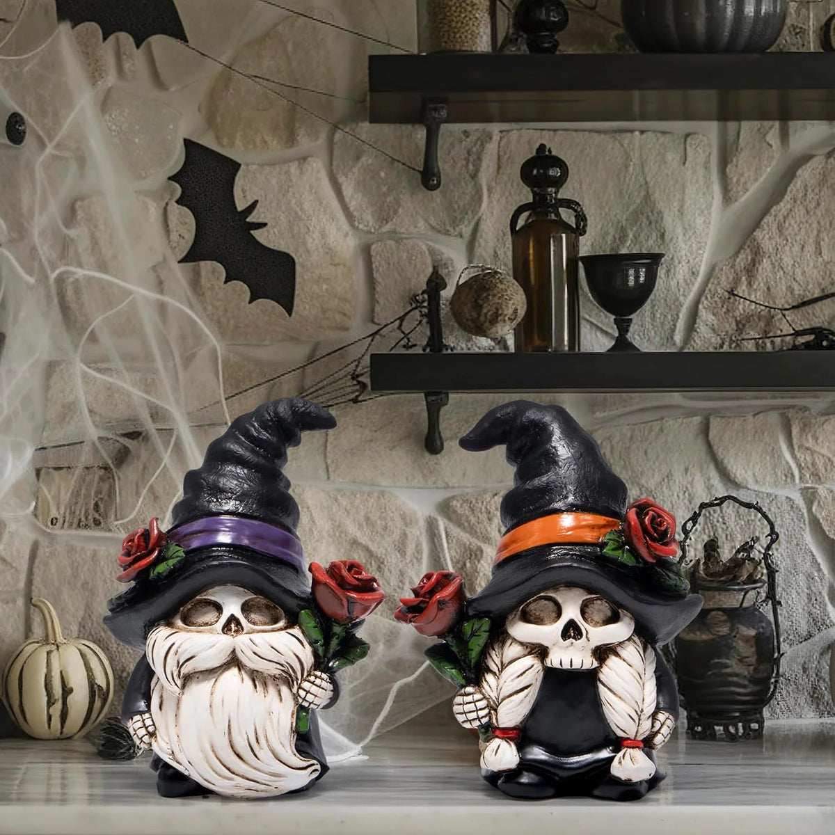 Hodao Resin Halloween Skull Gnome Figurine Set, 2-Piece Gothic Witch Couple with Black Hats, Red Roses, Collectible Shelf Decor